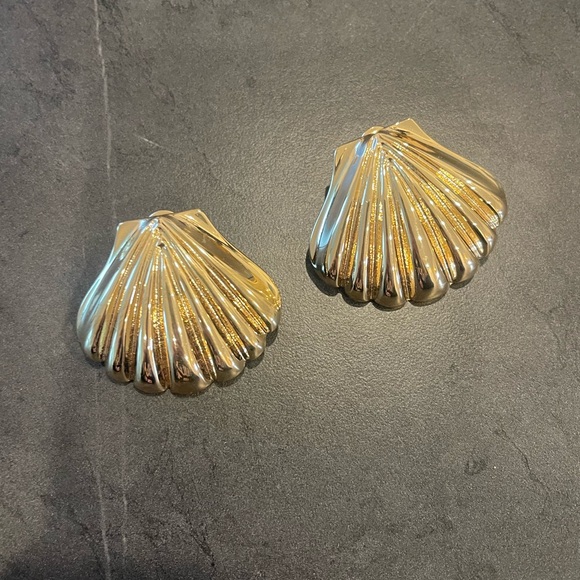 House of Harlow 1960 Jewelry - House of Harlow Gold Shell Stud Earrings